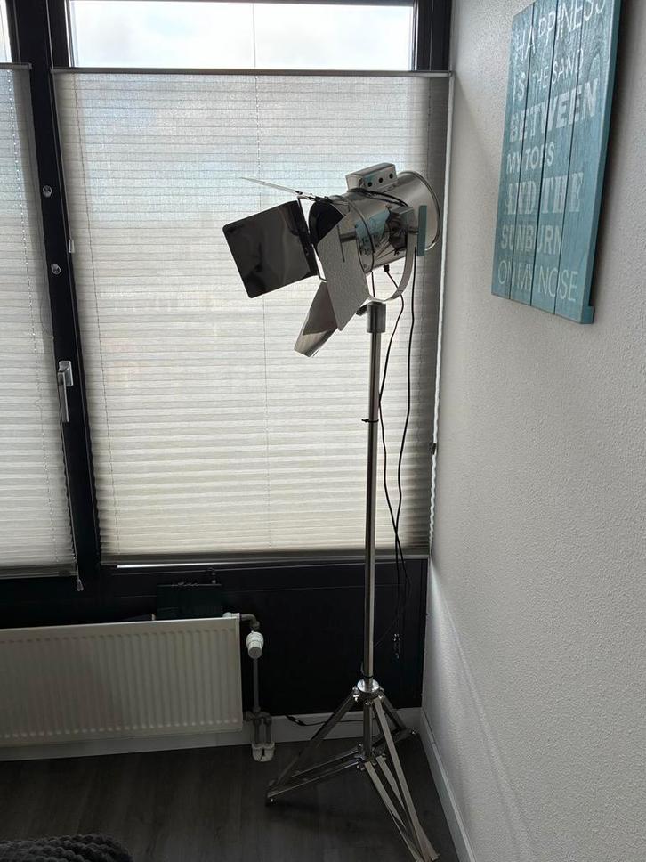 Decoratieve Film Lamp, Huis en Inrichting, Lampen | Vloerlampen, Gebruikt, 150 tot 200 cm, Metaal, Ophalen of Verzenden