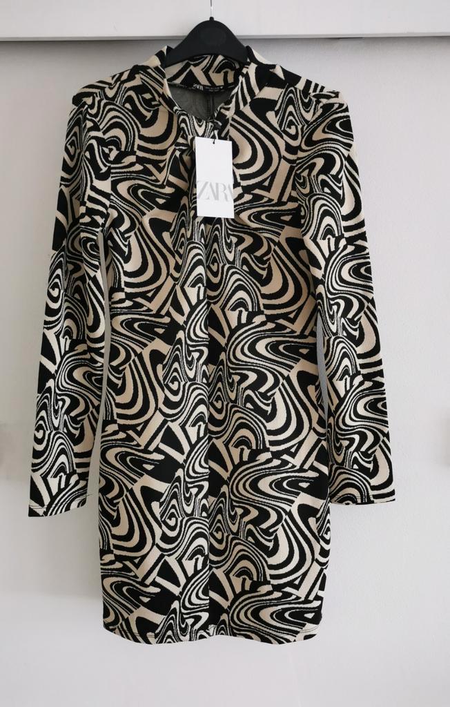 ZARA jacquard jurk mt. M, Kleding | Dames, Jurken, Nieuw, Maat 38/40 (M), Zwart, Boven de knie, Verzenden