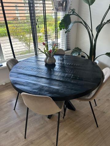 Mangohout tafel met stoelen