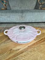 Le Creuset gietijzeren Blossom Campagnard 26 cm – Shell Pink, Ophalen of Verzenden, Nieuw, Gietijzer, Koekenpan of Braadpan