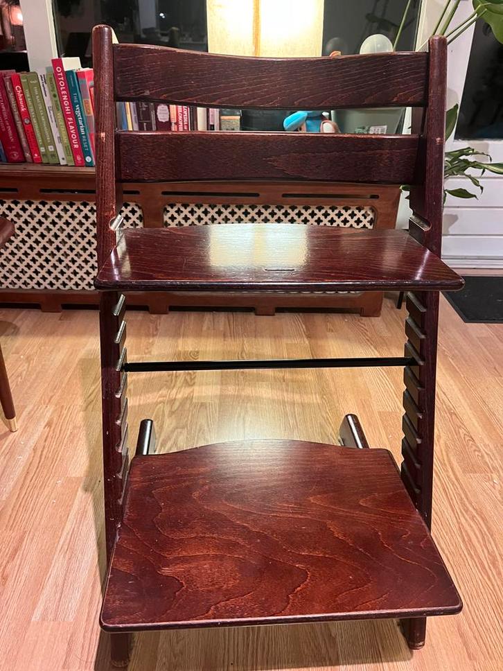 Stokke Tripp Trapp Meegroeistoel - Walnoot, Kinderen en Baby's, Kinderstoelen, Gebruikt, Meegroeistoel, Aanschuifbaar, Ophalen of Verzenden