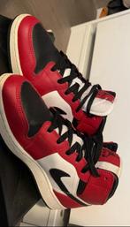 Jordan 1s mid Chicago black toe, Nike Air Jordan, Ophalen of Verzenden, Rood, Sneakers of Gympen