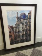 Ingelijste poster casa Mila in Barcelona, 50 tot 75 cm, Ophalen of Verzenden, Zo goed als nieuw, Foto of Poster