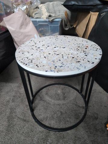 Klein Bijzettafeltje - 30cm hoog beschikbaar voor biedingen