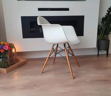 4 x Vitra Eames DAW Design Stoelen Wit beschikbaar voor biedingen