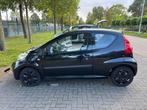 Peugeot 107 1.0 12V E-vti 68PK 3DR 2011 Zwart, Auto's, Voorwielaandrijving, 4 stoelen, Handgeschakeld, Particulier