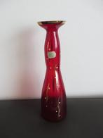 Rood glazen fles, vaasje, goud decor, Boheems, rond 1955, Antiek en Kunst, Antiek | Glas en Kristal, Verzenden