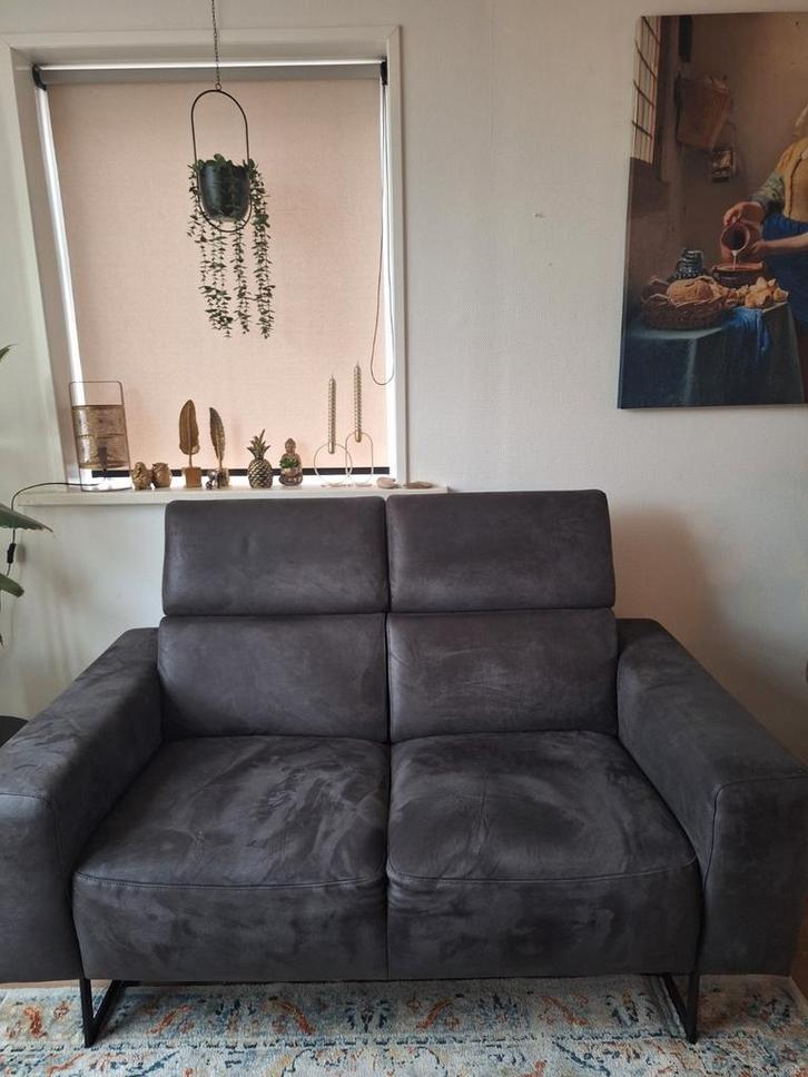 Donkergrijze 2 zits bank, Huis en Inrichting, Banken | Bankstellen, Tweepersoons, 150 tot 200 cm, 75 tot 100 cm, Ophalen of Verzenden
