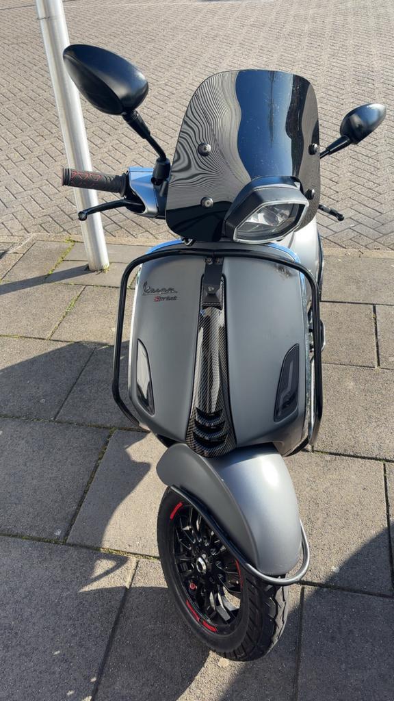 Vespa Sprint 2017 met Alarm - Goed Onderhouden 50km per uur, Fietsen en Brommers, Brommers | Vespa, Gebruikt, Ophalen