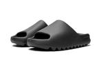 Yeezy Slide Dark Onyx maat 40 1/2 *NIEUW*, Kleding | Heren, Nieuw, Ophalen of Verzenden