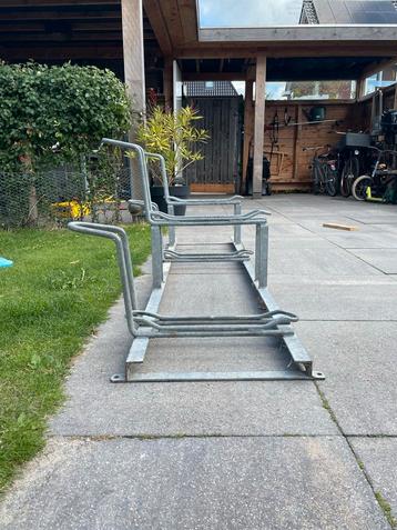 Fietsenrek voor 4 fietsen beschikbaar voor biedingen