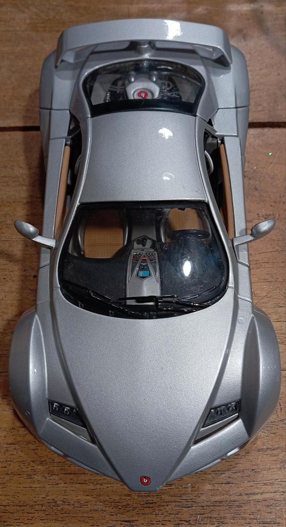 Burago - Prima Giugiaro design (2002) - schaal 1/18, Hobby en Vrije tijd, Modelauto's | 1:18, Bburago, Ophalen of Verzenden