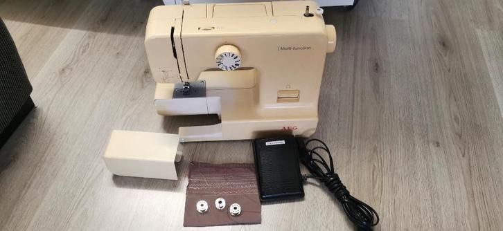 Naaimachine AEG NM510 werkt goed, Hobby en Vrije tijd, Naaimachines en Toebehoren, Zo goed als nieuw, Naaimachine, Overige merken