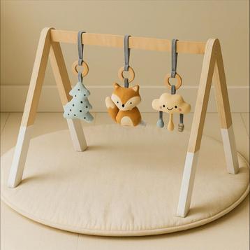 Petite Amélie Houten Babygym met Speeltjes beschikbaar voor biedingen
