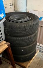 Set winterbanden toyota yaris 15”, Ophalen of Verzenden, Gebruikt