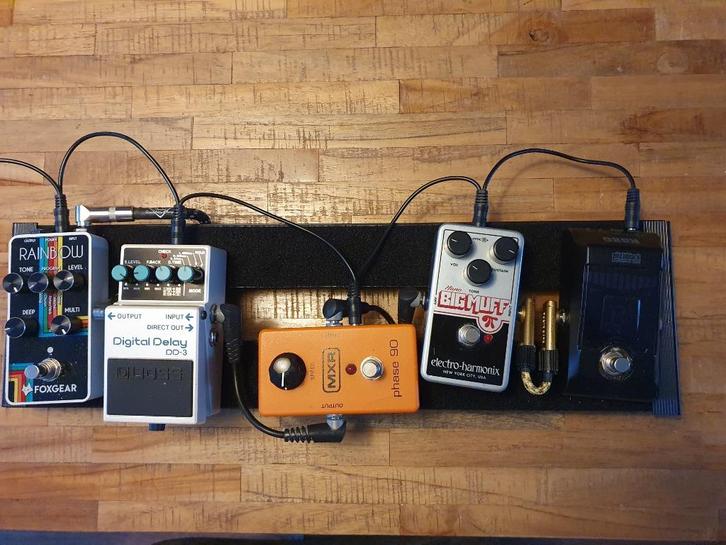 Pedalboard spaceship met tas, Muziek en Instrumenten, Effecten, Zo goed als nieuw, Ophalen of Verzenden