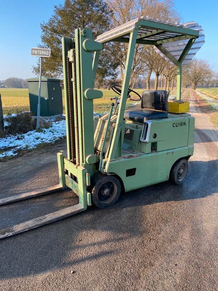 Clark heftruck, Zakelijke goederen, Machines en Bouw | Heftrucks en Intern transport, Heftruck, Benzine, 1000 tot 2000 kg, Ophalen of Verzenden
