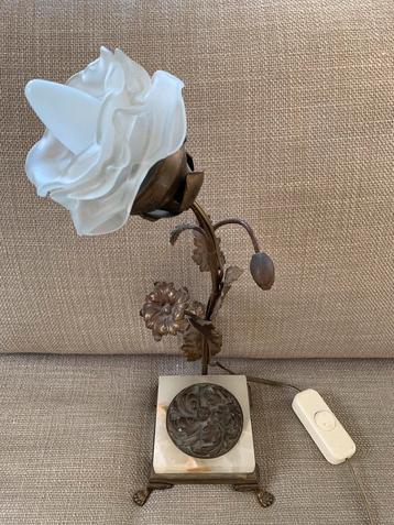 Art deco tafellamp met bloemen beschikbaar voor biedingen