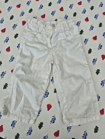Witte Broek Maat 110 beschikbaar voor biedingen