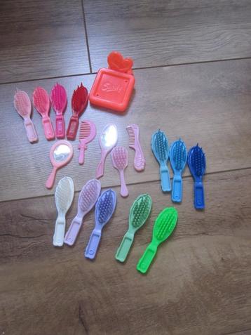 Barbie kammetjes - borsteltjes - spiegeltjes, accessoires beschikbaar voor biedingen