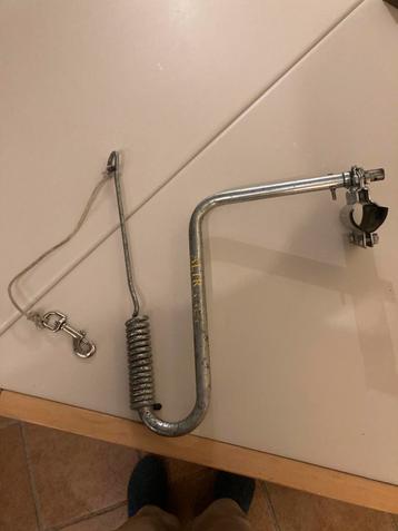 Metalen fietsenhouder voor hondenriemen beschikbaar voor biedingen