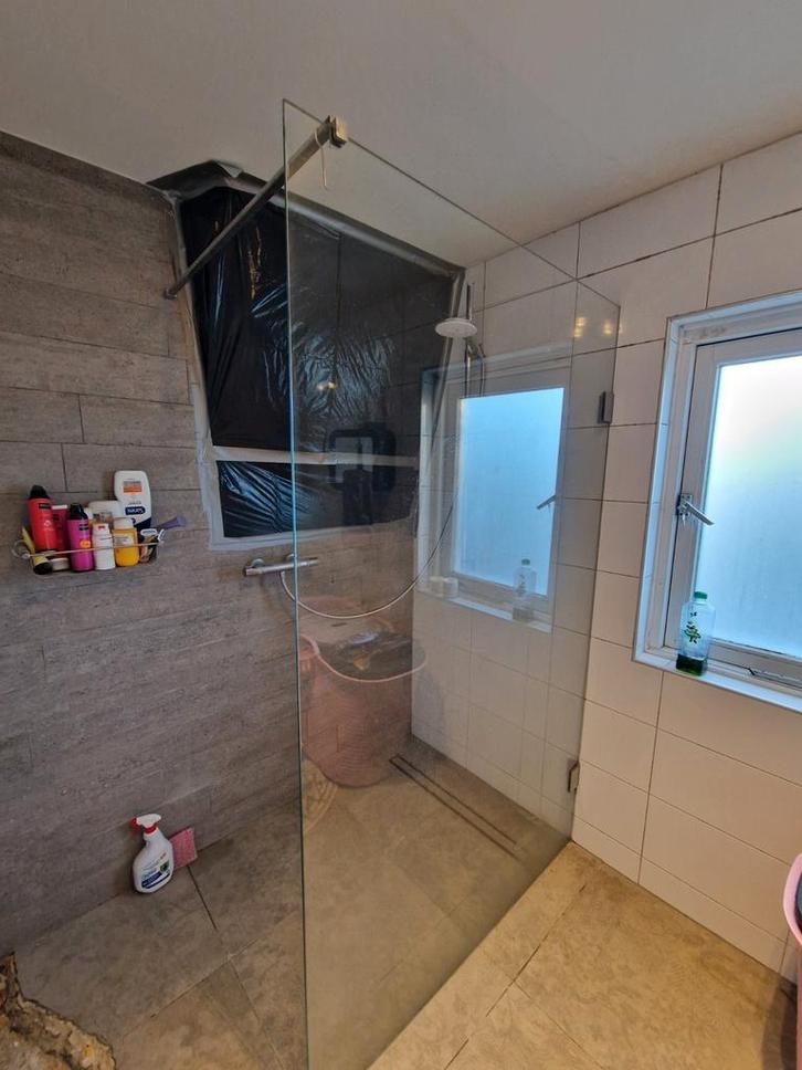 Glazen douchewand inloopdouche 120cm breed 200cm hoog, Huis en Inrichting, Badkamer | Complete badkamers, Gebruikt, Met douche