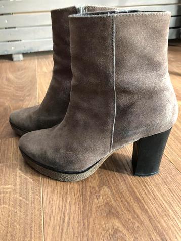 Mandsfields suede taupe grijs) laarsje Maat 36 beschikbaar voor biedingen