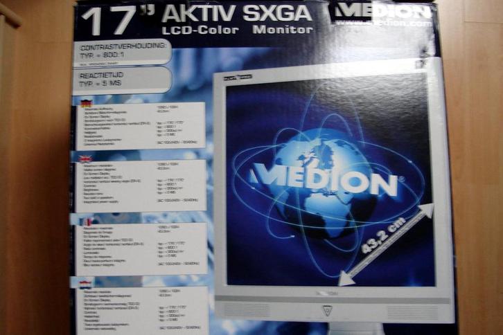 Kleuren monitor TFT 17 inch - 43 cm in doos - Nieuwstaat, Computers en Software, Windows Laptops, Zo goed als nieuw, 17 inch of meer