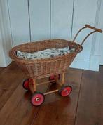 Vintage poppenwagen rotan wandelwagen voor de pop babykamer, Kinderen en Baby's, Speelgoed | Poppen, Ophalen of Verzenden, Zo goed als nieuw