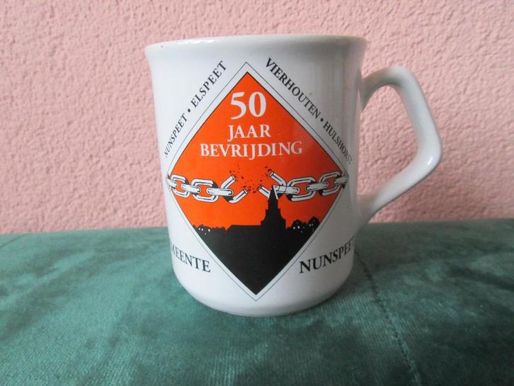 Beker 50 jaar bevrijding. Nunspeet, Verzamelen, Militaria | Tweede Wereldoorlog, Overige soorten, Kunstobject, Nederland, Ophalen of Verzenden