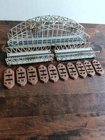 Marklin M-rails HO boog brug 7163 + 7162 pijlers 7065 beschikbaar voor biedingen