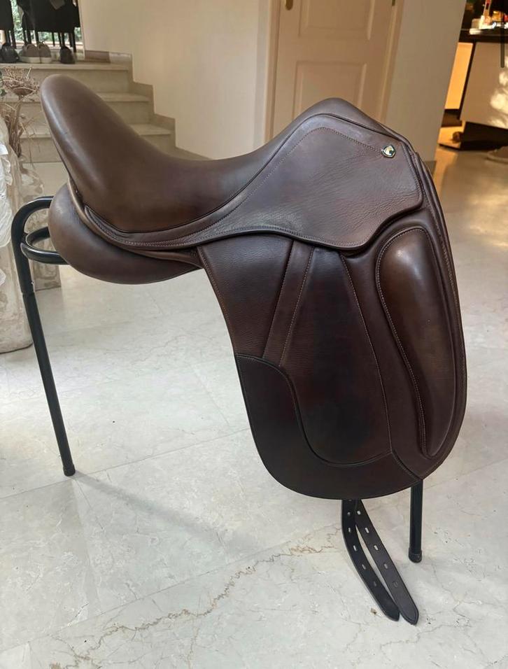 Graziozo Milano dressuurzadel 17,5 inch, Dieren en Toebehoren, Paarden en Pony's | Zadels, Zo goed als nieuw, Dressuur, Ophalen of Verzenden