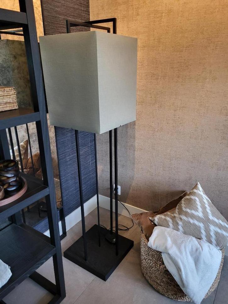 Nog nieuwe Layer by Adje vloerlamp met linnen kap en dimmer, Huis en Inrichting, Lampen | Vloerlampen, Nieuw, 150 tot 200 cm, Ophalen