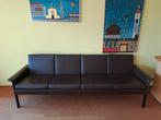 Mid Century Deense bruine 4 zits bank, Huis en Inrichting, Banken | Bankstellen, Ophalen, Minder dan 75 cm, Tweepersoons, Leer