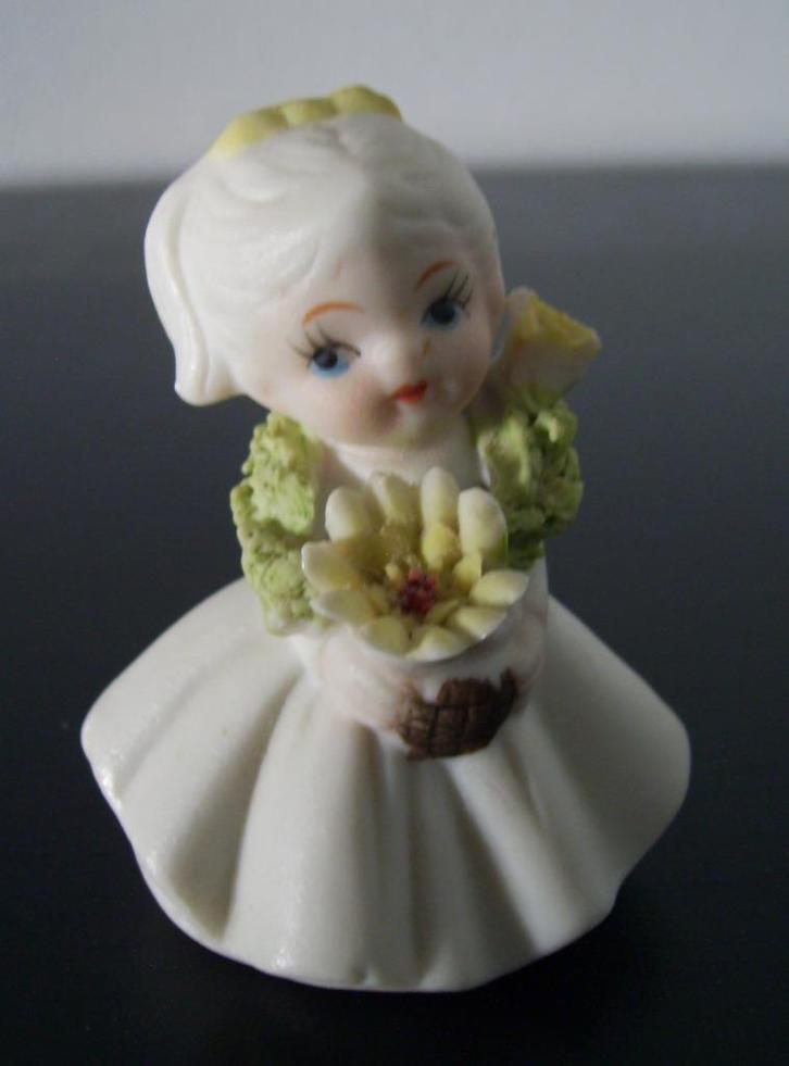 bloemenmeisje november - flower girl, Verzamelen, Beelden en Beeldjes, Nieuw, Mens, Ophalen of Verzenden