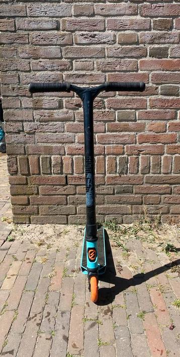 2 Stuntsteps - Zo goed als nieuw! beschikbaar voor biedingen