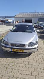 Volvo V70 2.4 140PK 2004, leer, bluetooth, APK t/m sept 2026, Voorwielaandrijving, 1800 kg, Zwart, Stationwagon