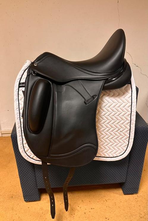ANATOMICA WELFARE Liberty 18 inch Dressuurzadel & WOW Zwart!, Dieren en Toebehoren, Paarden en Pony's | Zadels, Zo goed als nieuw