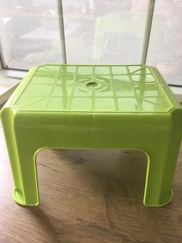 Krukje, groen, gratis beschikbaar voor biedingen