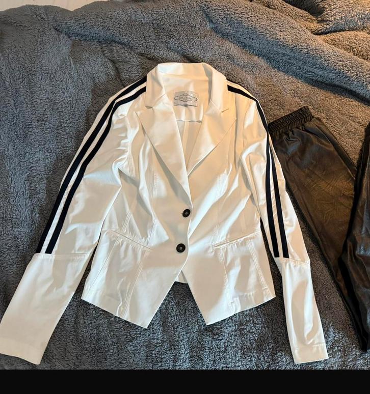 Jane Lushka blazertje van travelstof zo goed als nieuw, Kleding | Dames, Jasjes, Kostuums en Pakken, Zo goed als nieuw, Maat 36 (S)