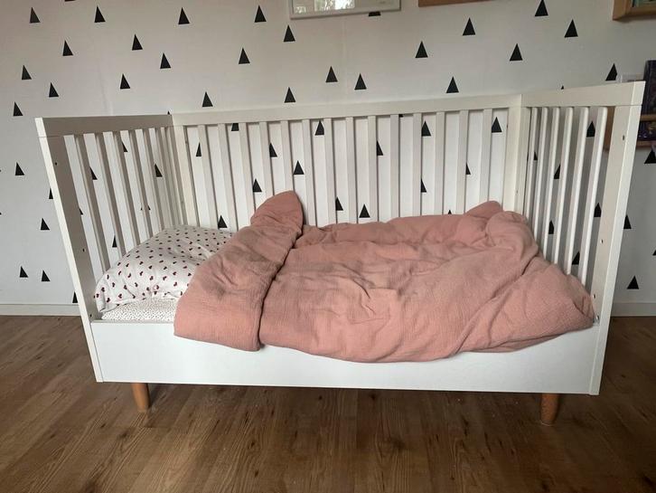 Petit Amelie Doorgroei Bed 140x70 + matras, Kinderen en Baby's, Babywiegjes en Ledikanten, Gebruikt, Ledikant, Ophalen