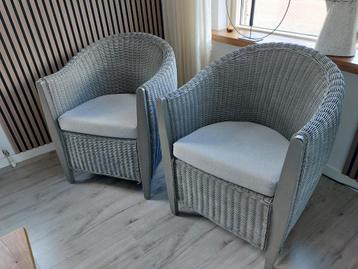 2 grijze fauteuils/ stoelen  beschikbaar voor biedingen