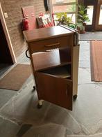 Nachtkastje op wieltjes met verstelbaar blad, Huis en Inrichting, Ophalen of Verzenden, Minder dan 45 cm