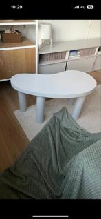 Grijze organische vorm bijzettafel (Kwantum), Huis en Inrichting, Tafels | Bijzettafels, Ophalen of Verzenden, Zo goed als nieuw