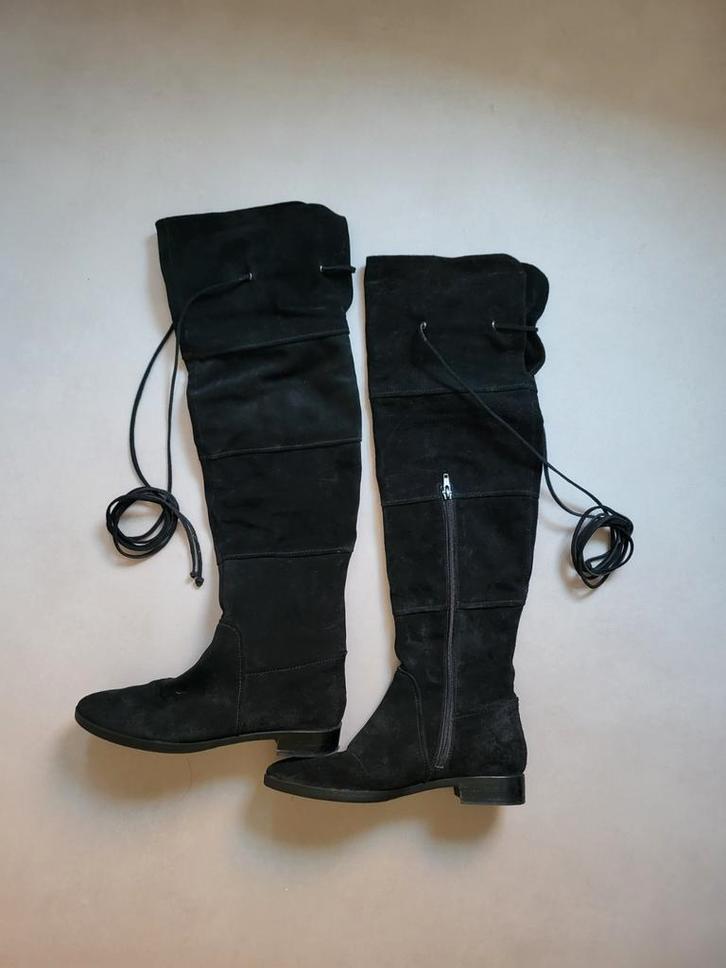 Zwarte suède Italiaanse overkneelaarzen  maat 39, Kleding | Dames, Schoenen, Gedragen, Hoge laarzen, Zwart, Ophalen of Verzenden