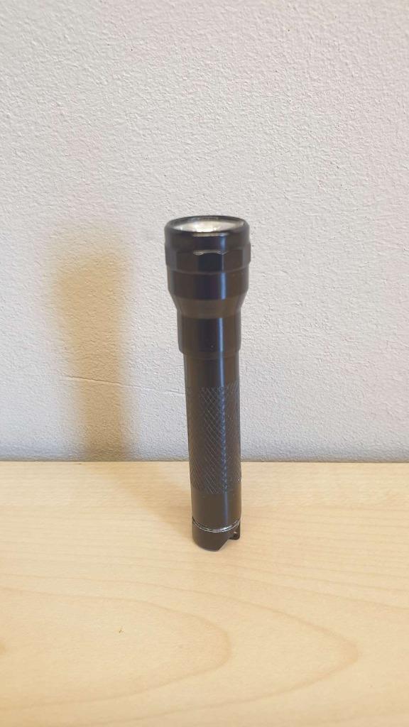 Mini zaklamp pillamp, H 8,2cm, diam 1,5cm, AAA batterij 1,5V, Caravans en Kamperen, Zaklampen, Batterij, Ophalen of Verzenden