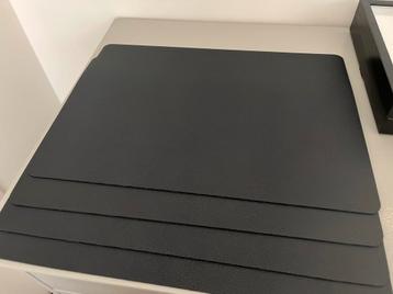 4x donkerblauwe leren placemats beschikbaar voor biedingen