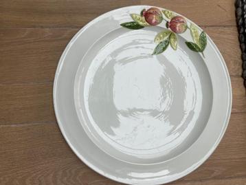 GROOT  AARDEWERK  BORD MET FRUITAFBEELDING beschikbaar voor biedingen
