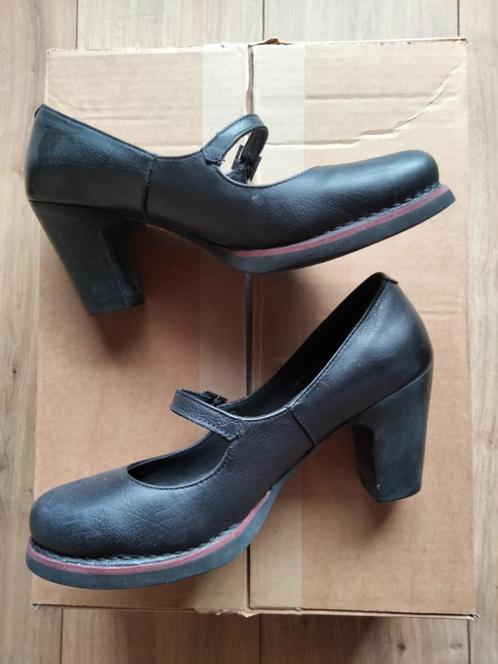 Damespump van het merk Art in maat 40, Kleding | Dames, Schoenen, Zo goed als nieuw, Pumps, Zwart, Ophalen of Verzenden
