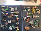 Oude plastic toerismespeldjes, Verzamelen, Speldjes, Pins en Buttons, Ophalen of Verzenden, Gebruikt